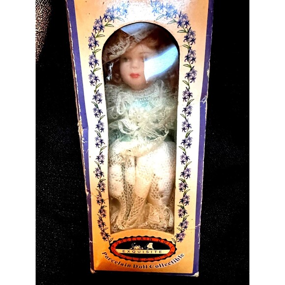 EXQUISITE GENUINE PORCELAIN DOLL VINTAGE 80'S - Picture 1 of 6